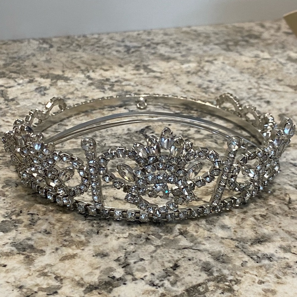 Vintage Tiara approx late 50’s, Stunning with rhinestones.